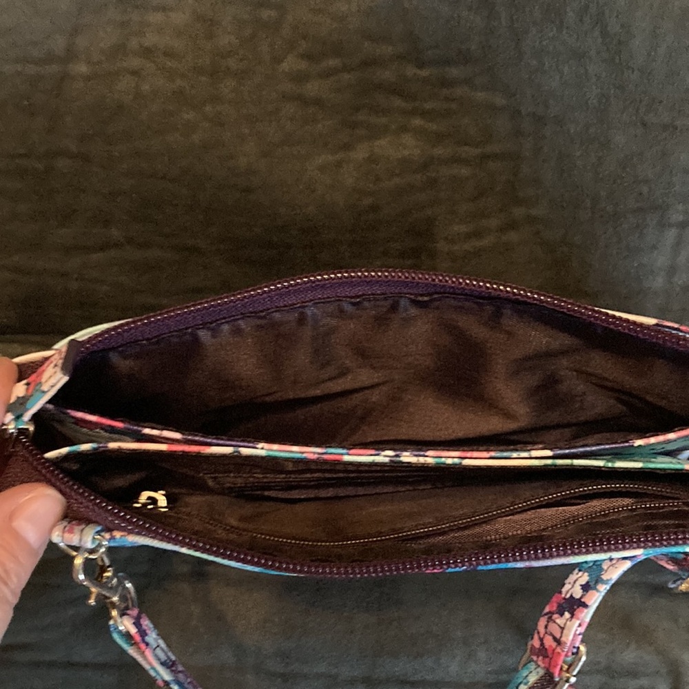 Blue floral print crossbody bag. Wrist and crossbody straps included - Picture 4 of 5